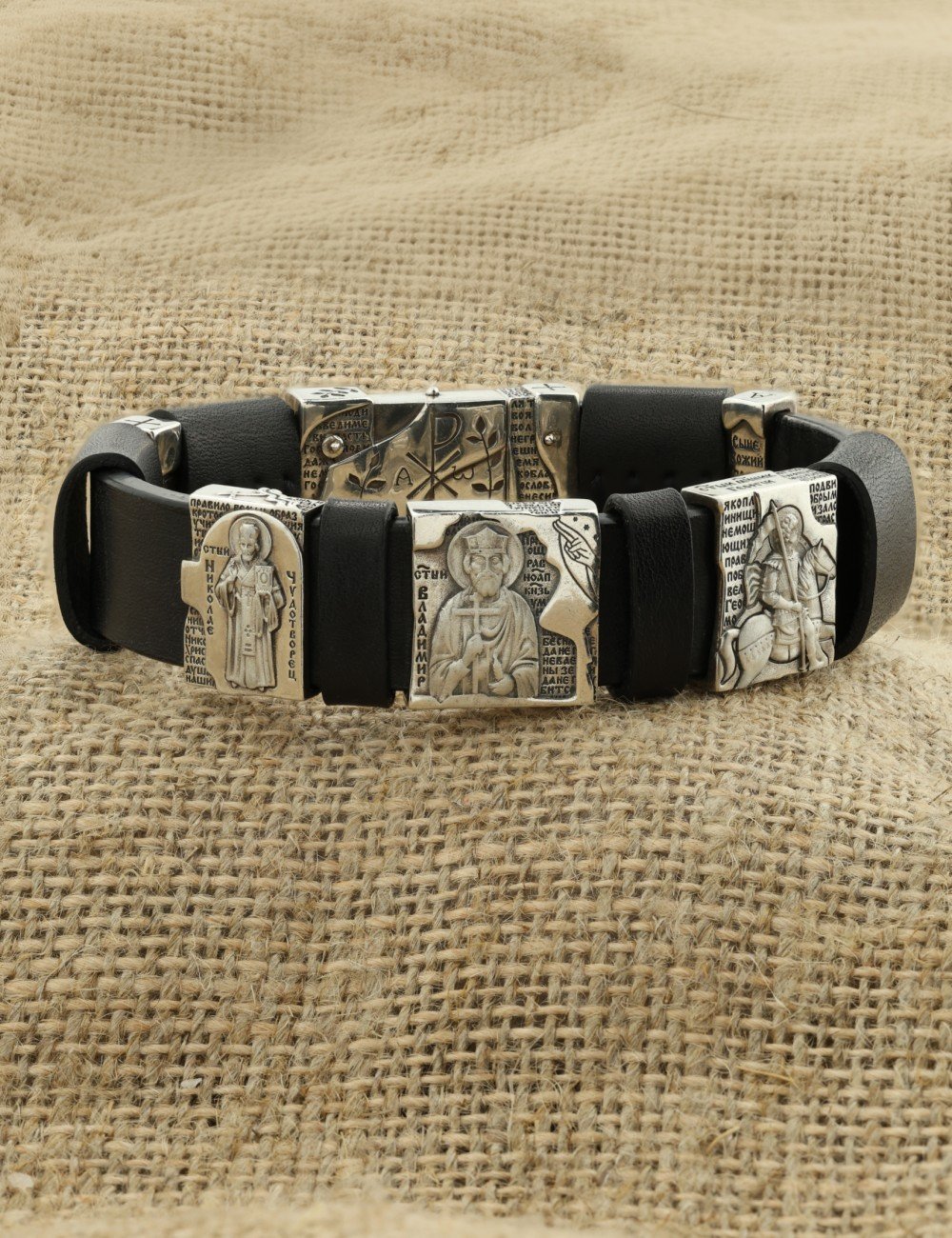 Браслет из серебра c кожаным шнурком