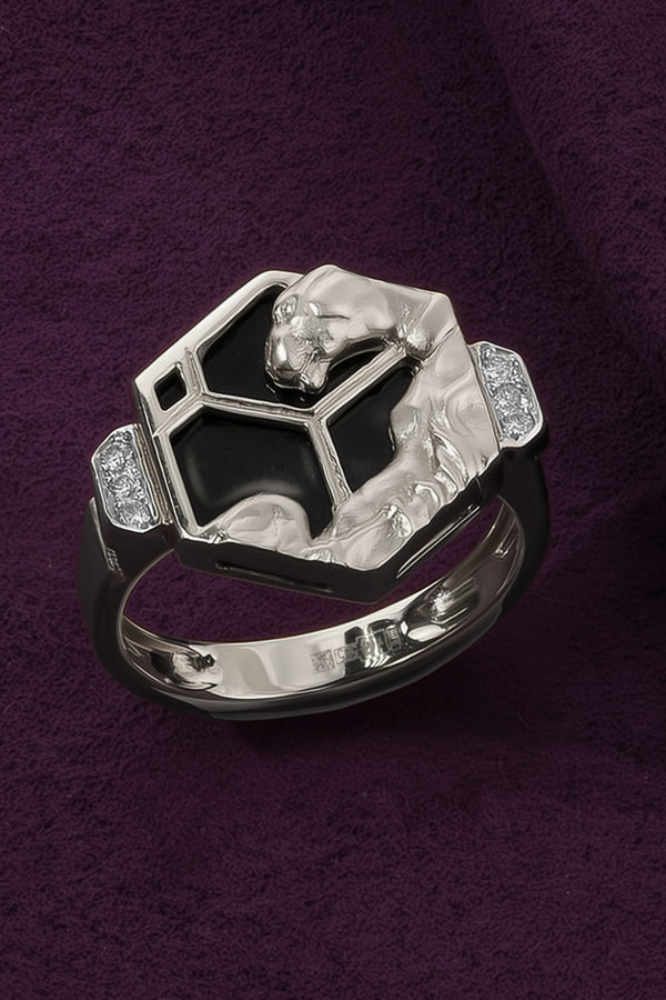 Кольцо из белого золота 585 пробы c бриллиантами и ониксом