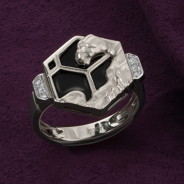 Кольцо из белого золота 585 пробы c бриллиантами и ониксом