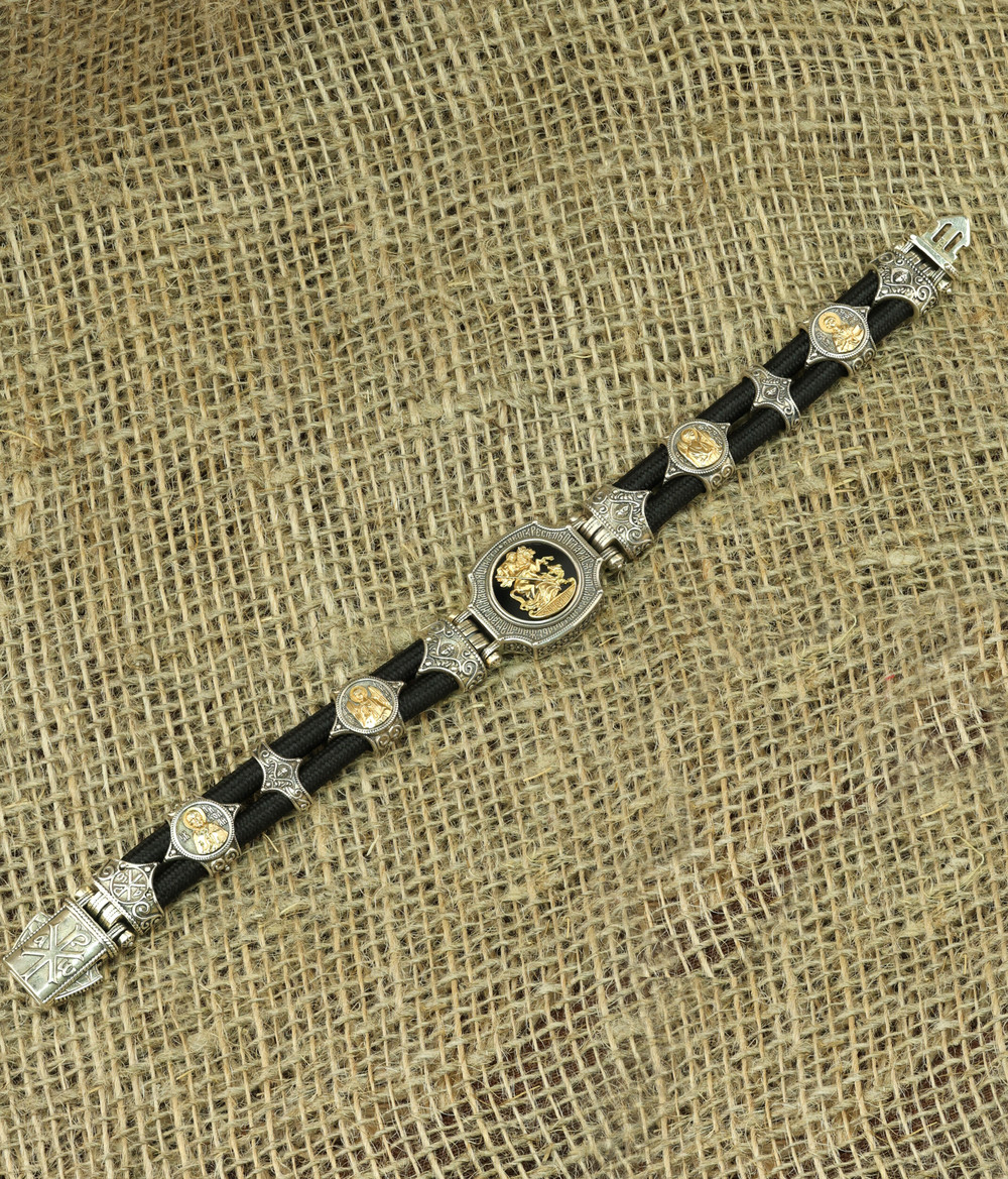 Браслет из серебра 925 пробы и золота 750 пробы c ониксом и шёлковым шнурком