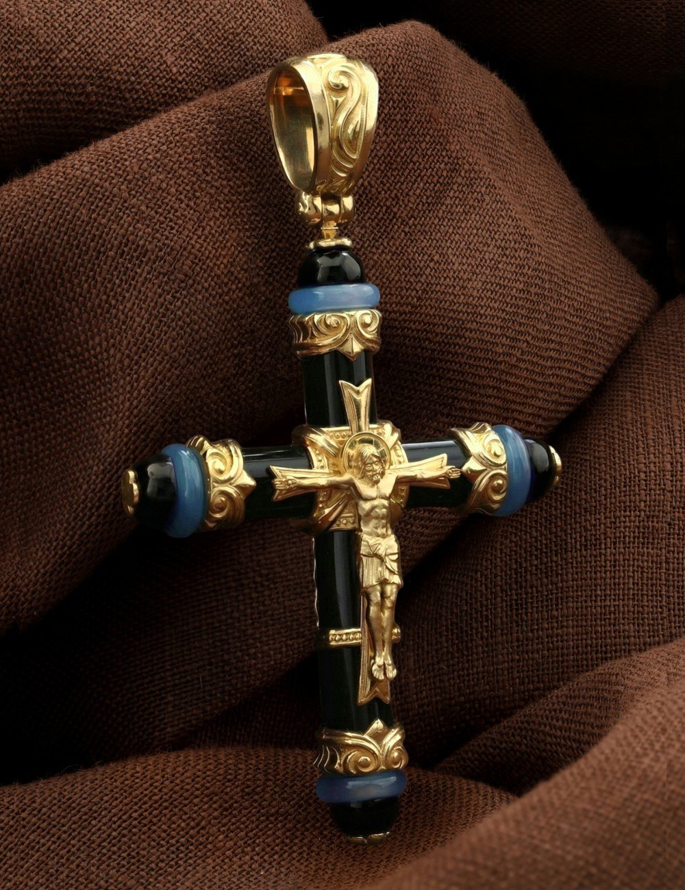 Крест из лимонного золота c ониксом и агатом