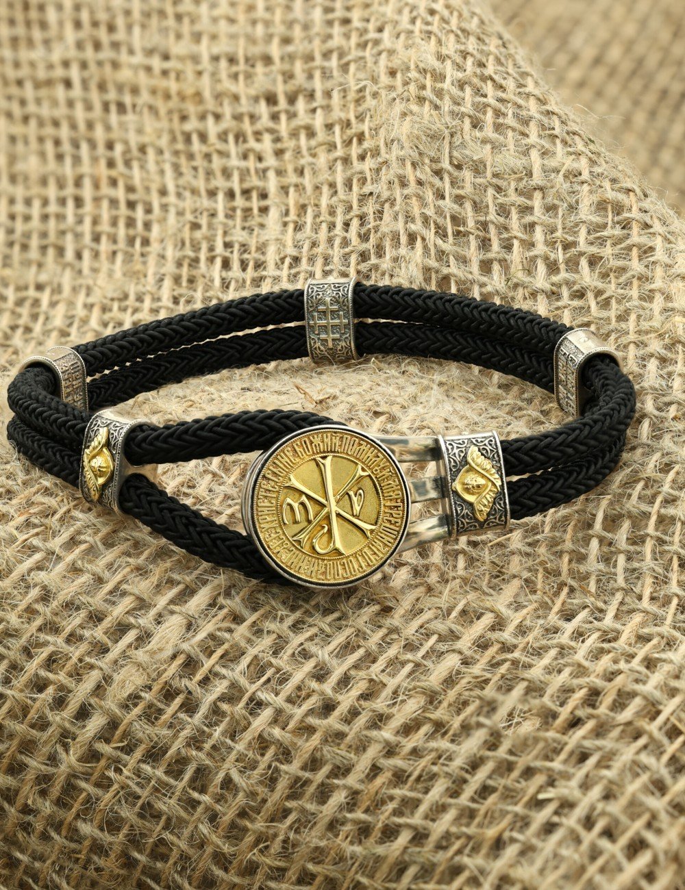 Браслет из серебра и золота c шёлковым шнурком