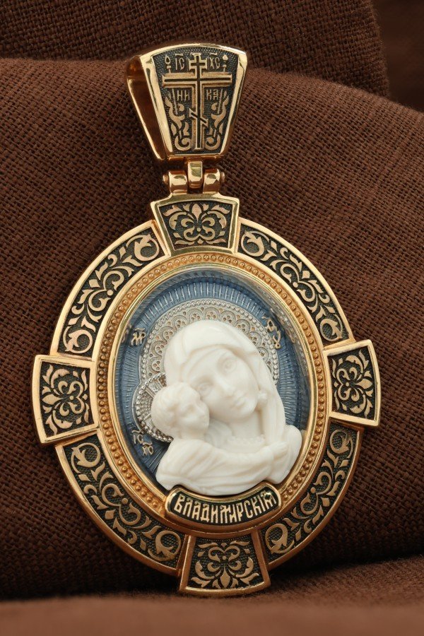 Образок из золота c эмалью и бивнем мамонта