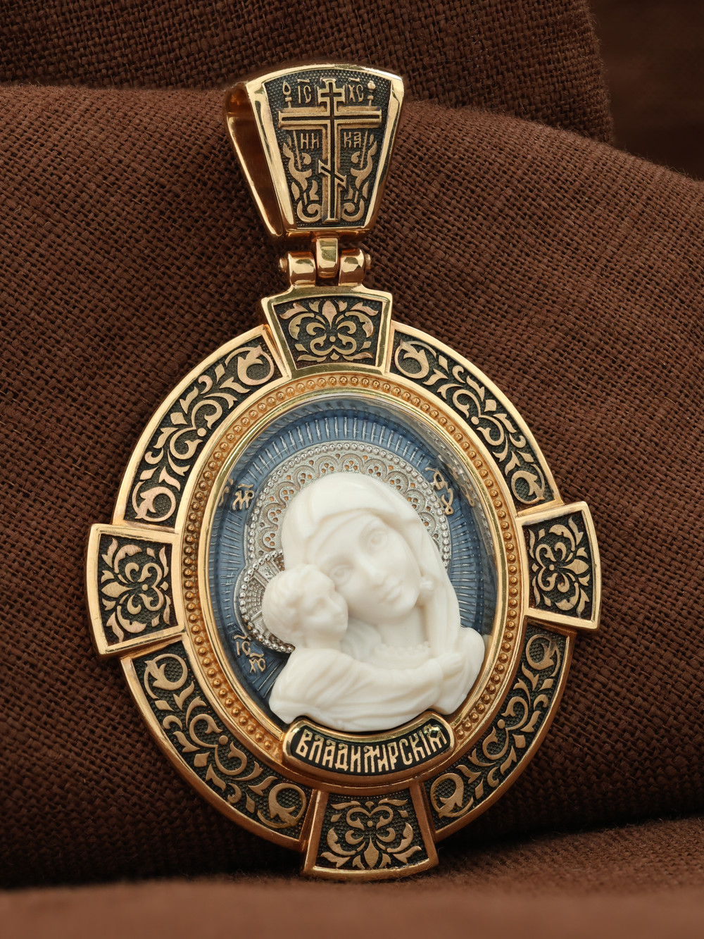 Нательная икона из красного золота 585 пробы c эмалью и бивнем мамонта