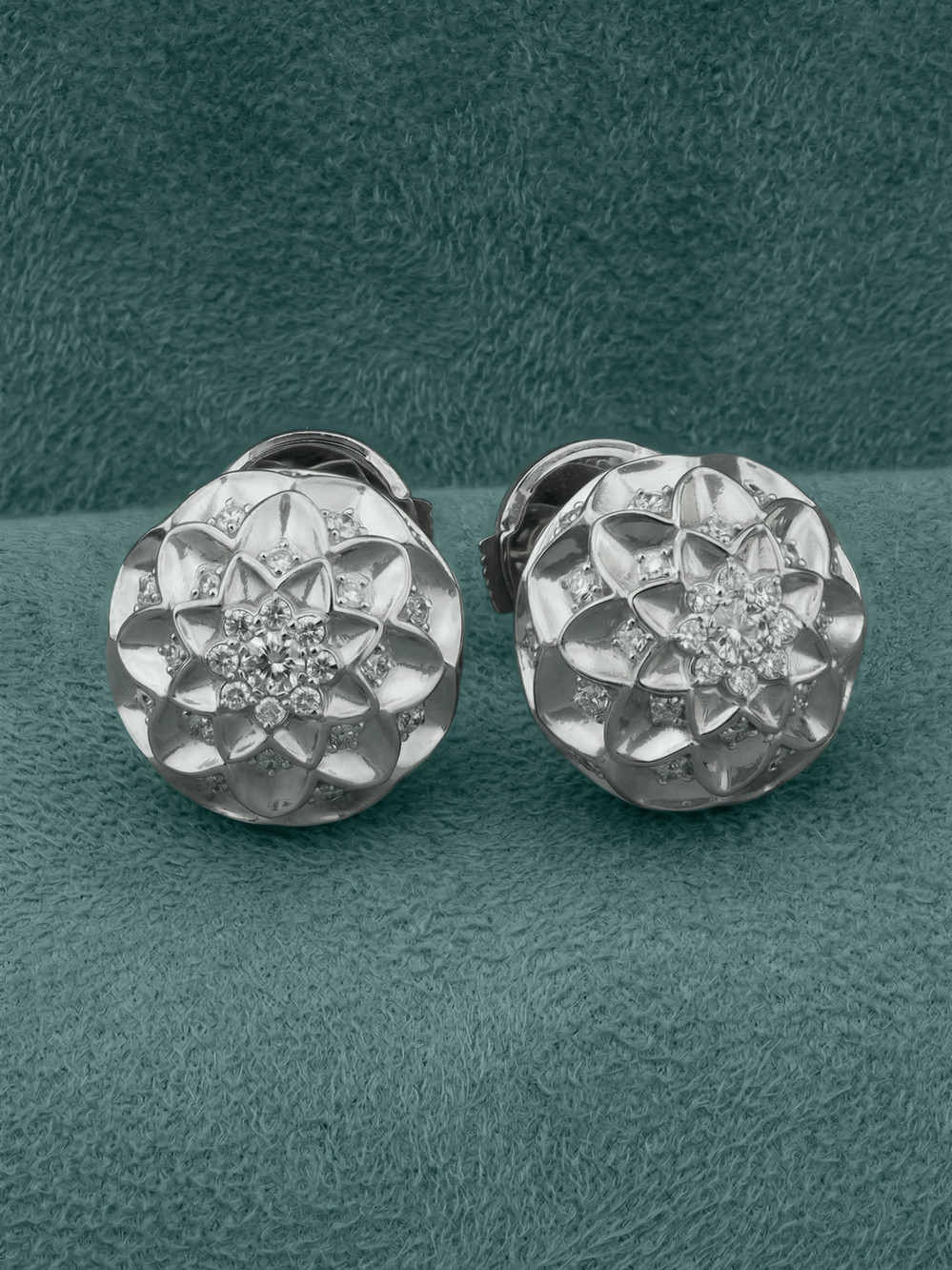 Серьги из белого золота 585 пробы c бриллиантами