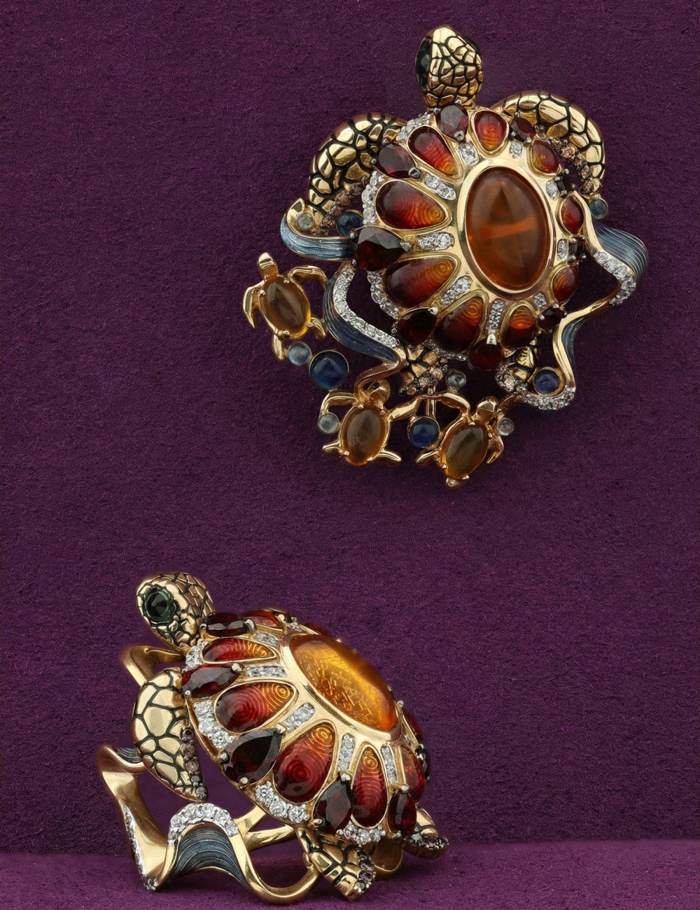 Брошь из лимонного золота c эмалью, фианитом, гранатом и янтарём