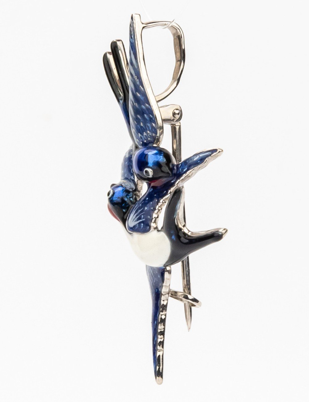 Брошь из белого золота c эмалью