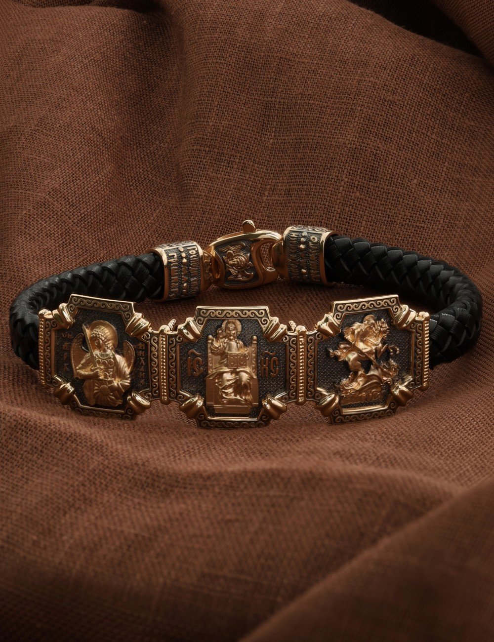 Браслет из золота c шнурком