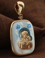 Образок из золота c эмалью и перламутром