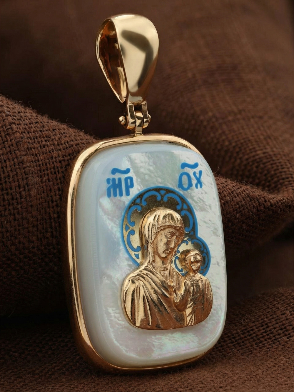 Нательная икона из красного золота 585 пробы c эмалью и перламутром