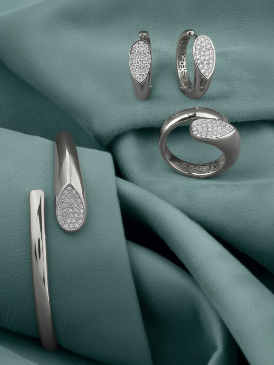 Кольцо из белого золота 585 пробы c бриллиантами