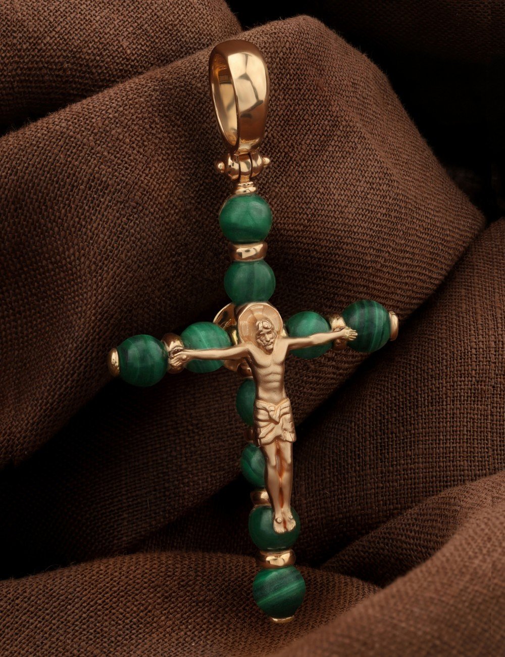 Крест из золота c малахитом