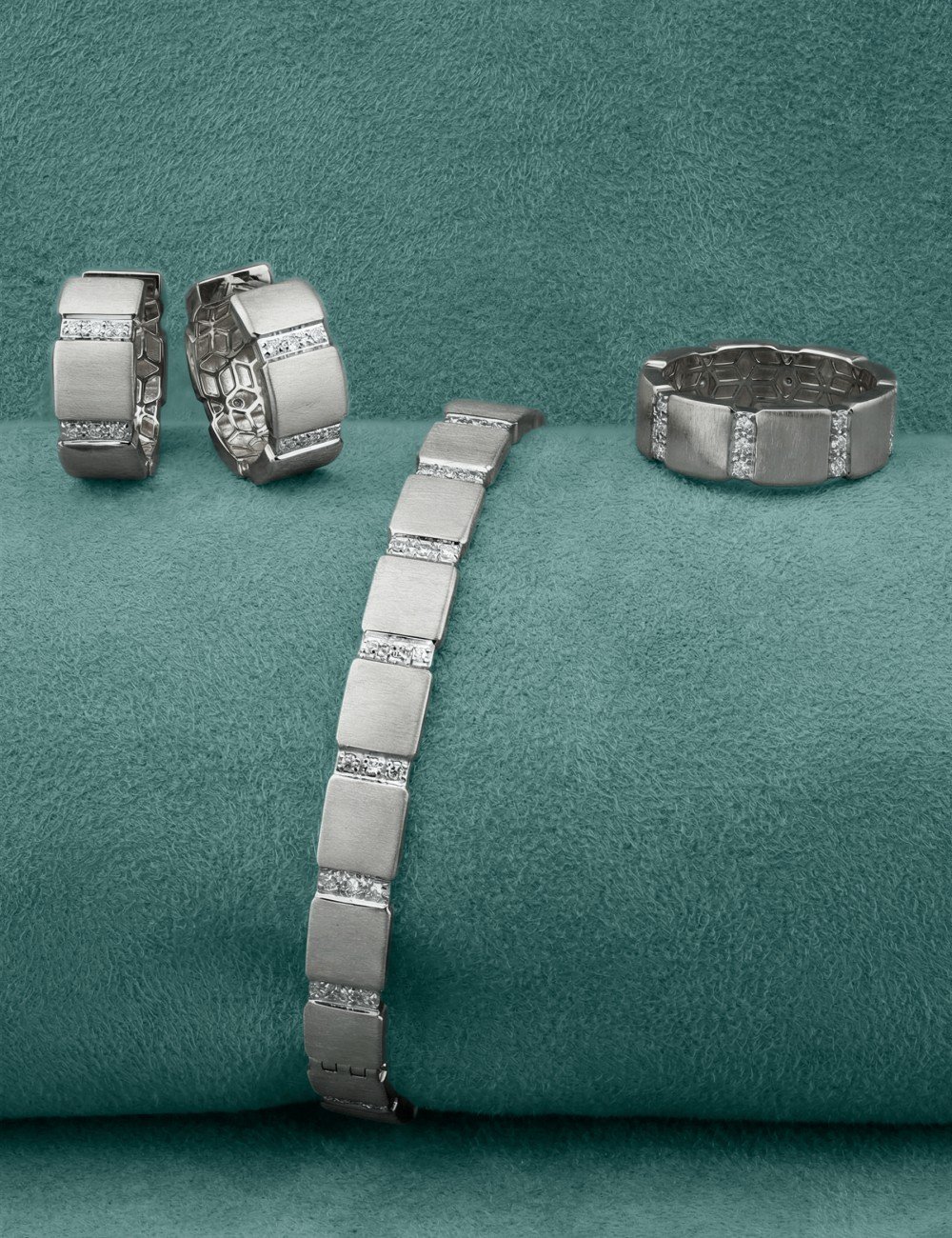 Кольцо из белого золота c бриллиантами