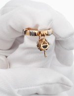 Кольцо из золота c ониксом и перламутром