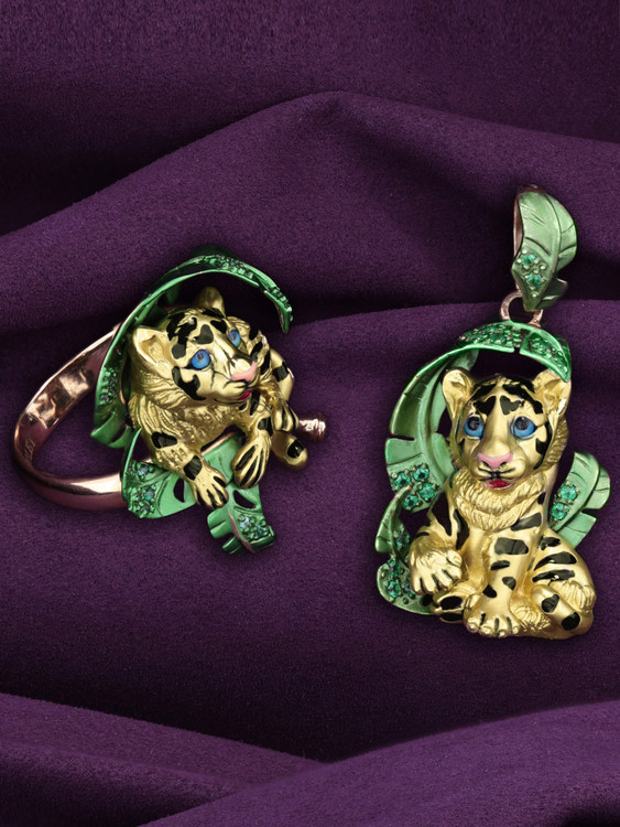 Подвеска из красного золота 585 пробы c эмалью и изумрудом