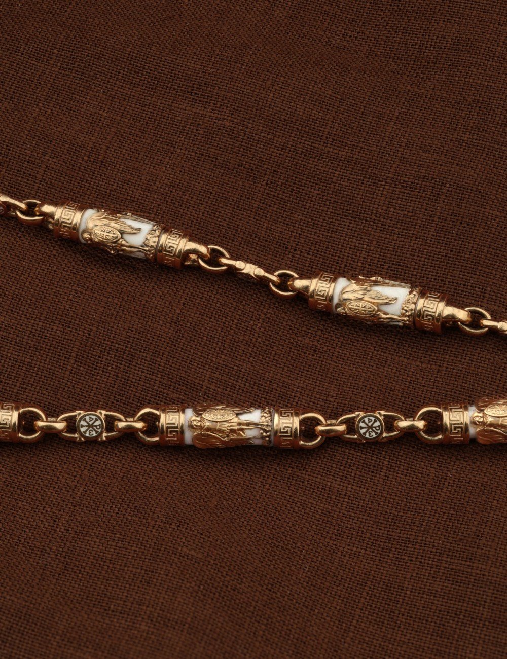 Цепь из золота c эмалью и бивнем мамонта