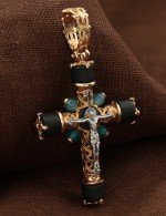 Крест из золота c ониксом и жадеитом