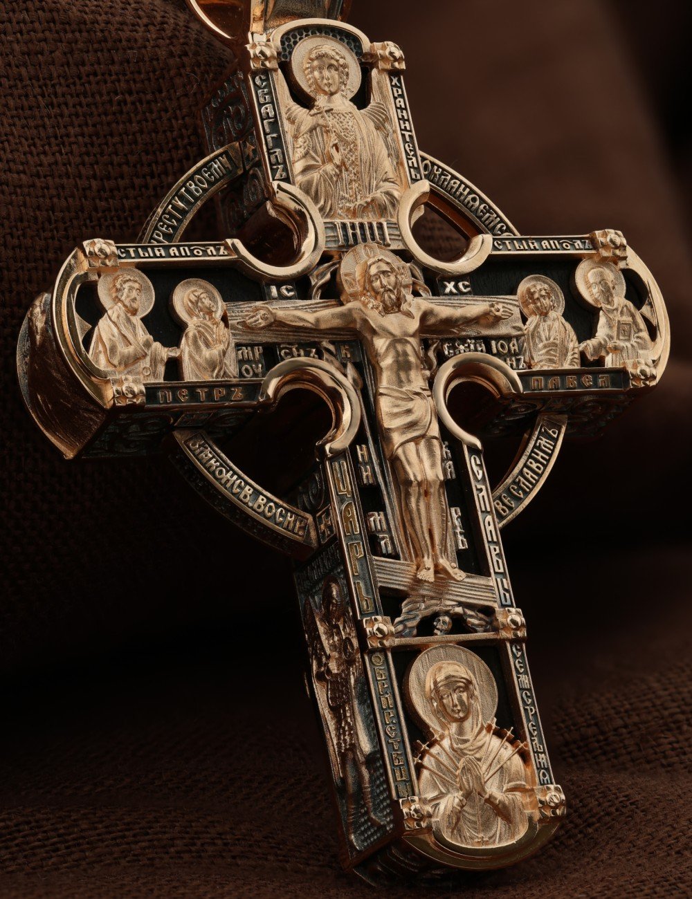 Крест из золота c эбеновым деревом