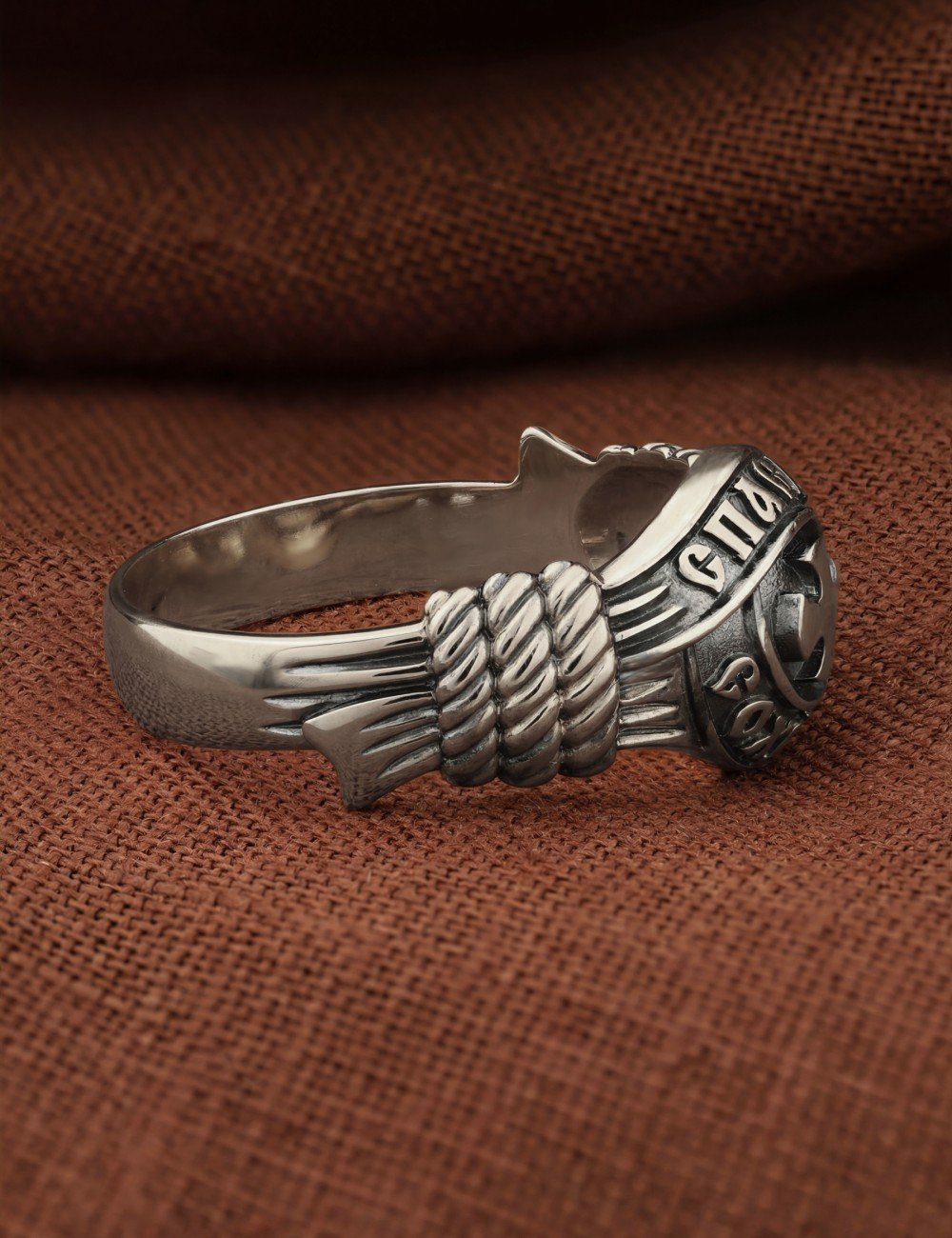 Кольцо из белого золота