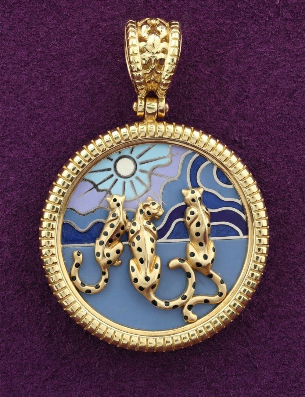 Подвеска из лимонного золота c эмалью