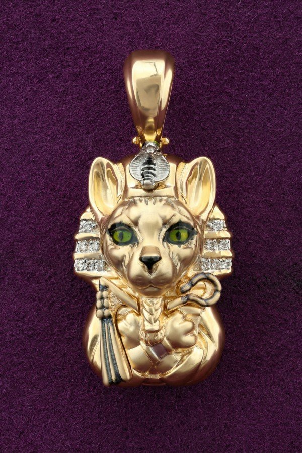 Подвеска из лимонного золота c эмалью, бриллиантами и рубином