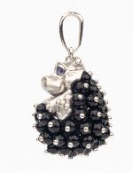 Подвеска из белого золота c эмалью и ониксом