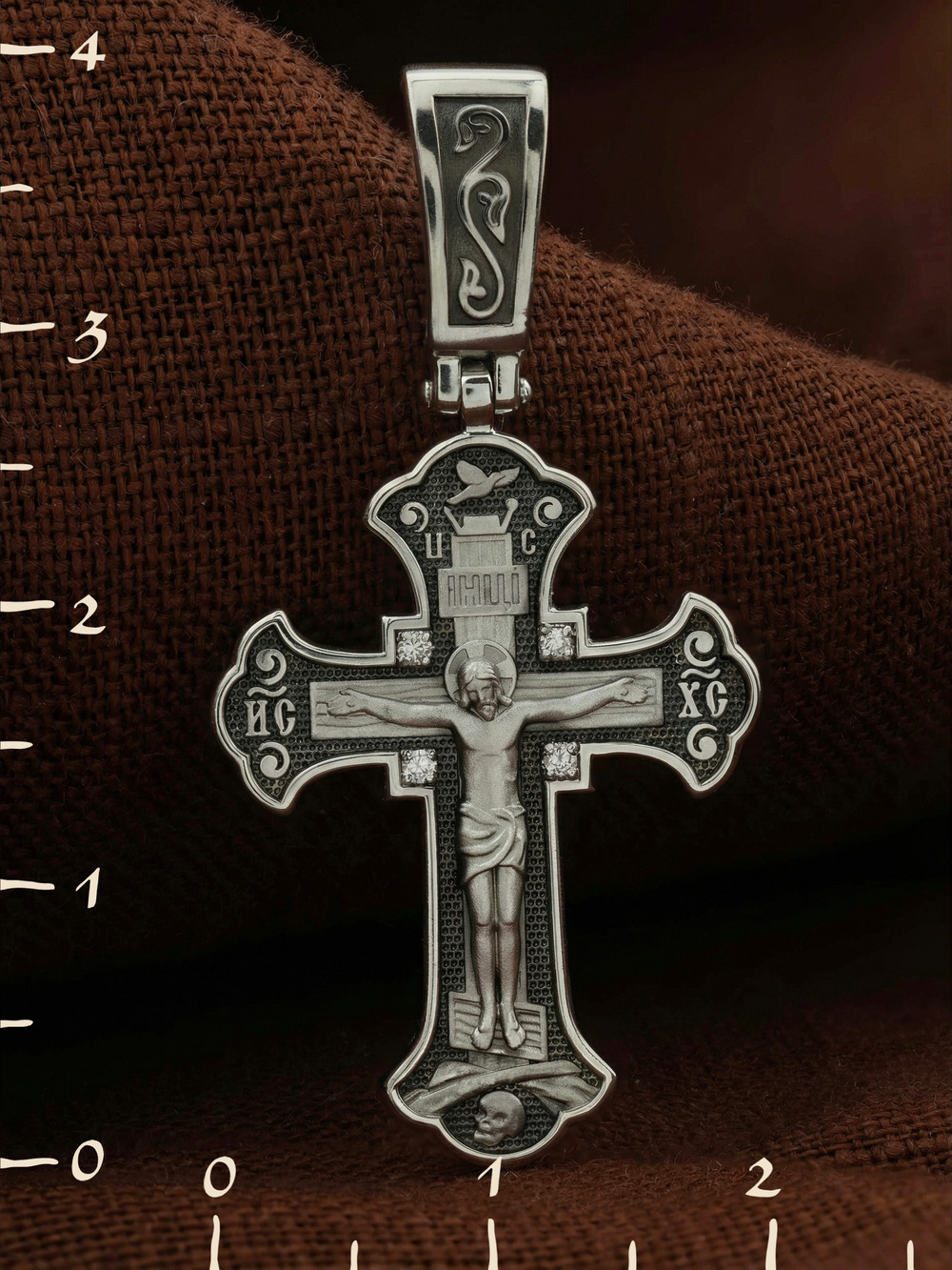 Крест из белого золота 585 пробы c бриллиантами