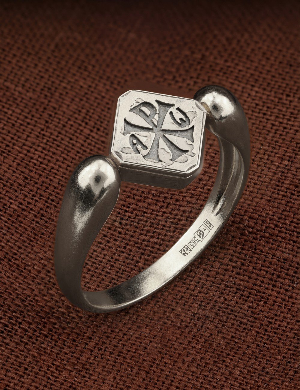 Кольцо из белого золота