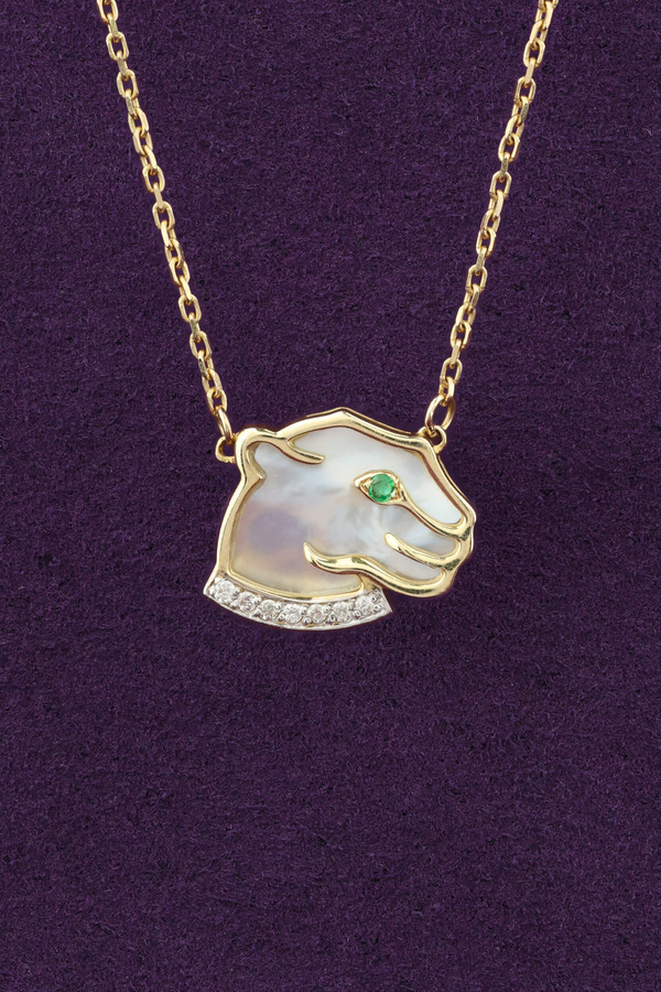 Колье из лимонного золота 585 пробы c бриллиантами, изумрудом и перламутром