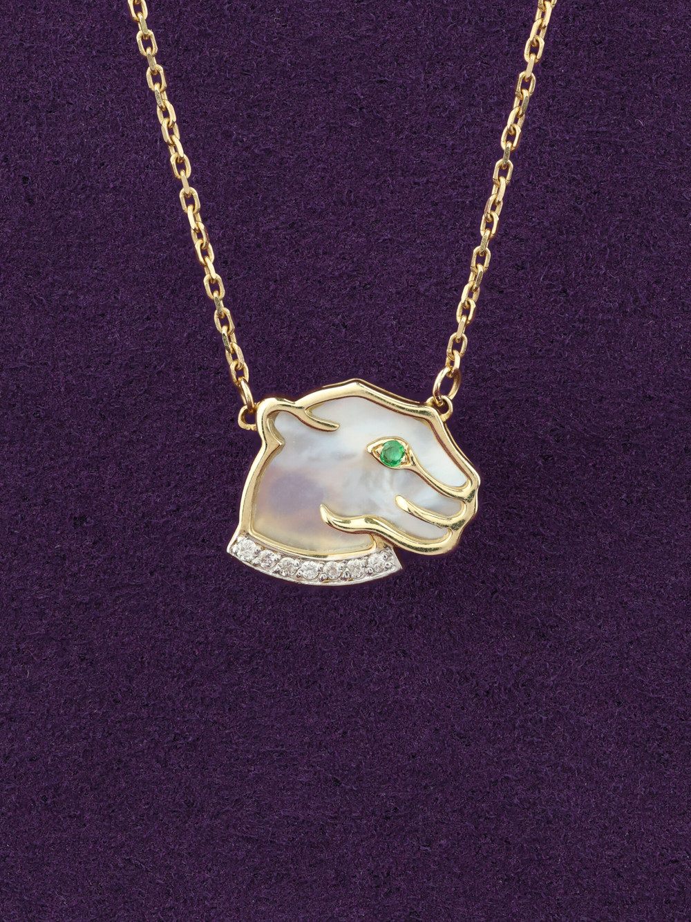 Колье из лимонного золота 585 пробы c бриллиантами, изумрудом и перламутром