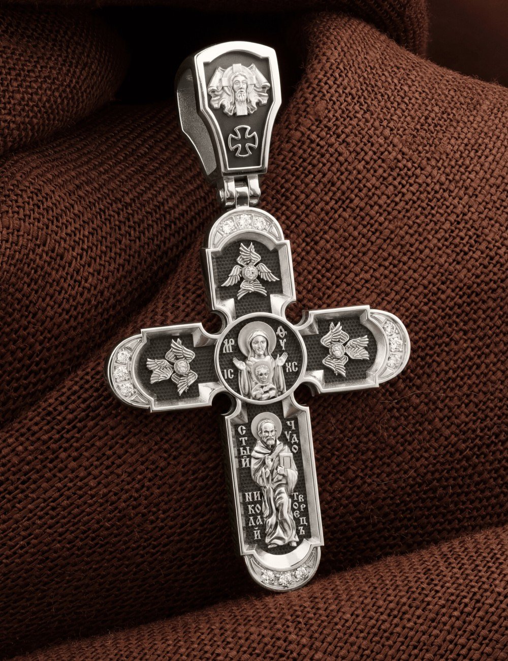 Крест из белого золота c бриллиантами