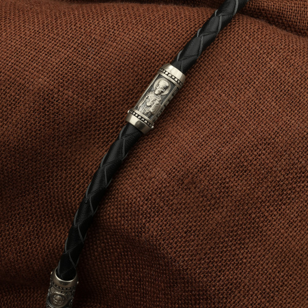 Браслет из белого золота 585 пробы c кожаным шнурком