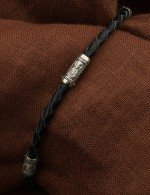 Браслет из белого золота c кожаным шнурком