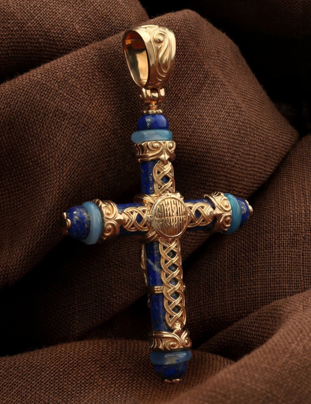 Крест из золота c агатом и лазуритом