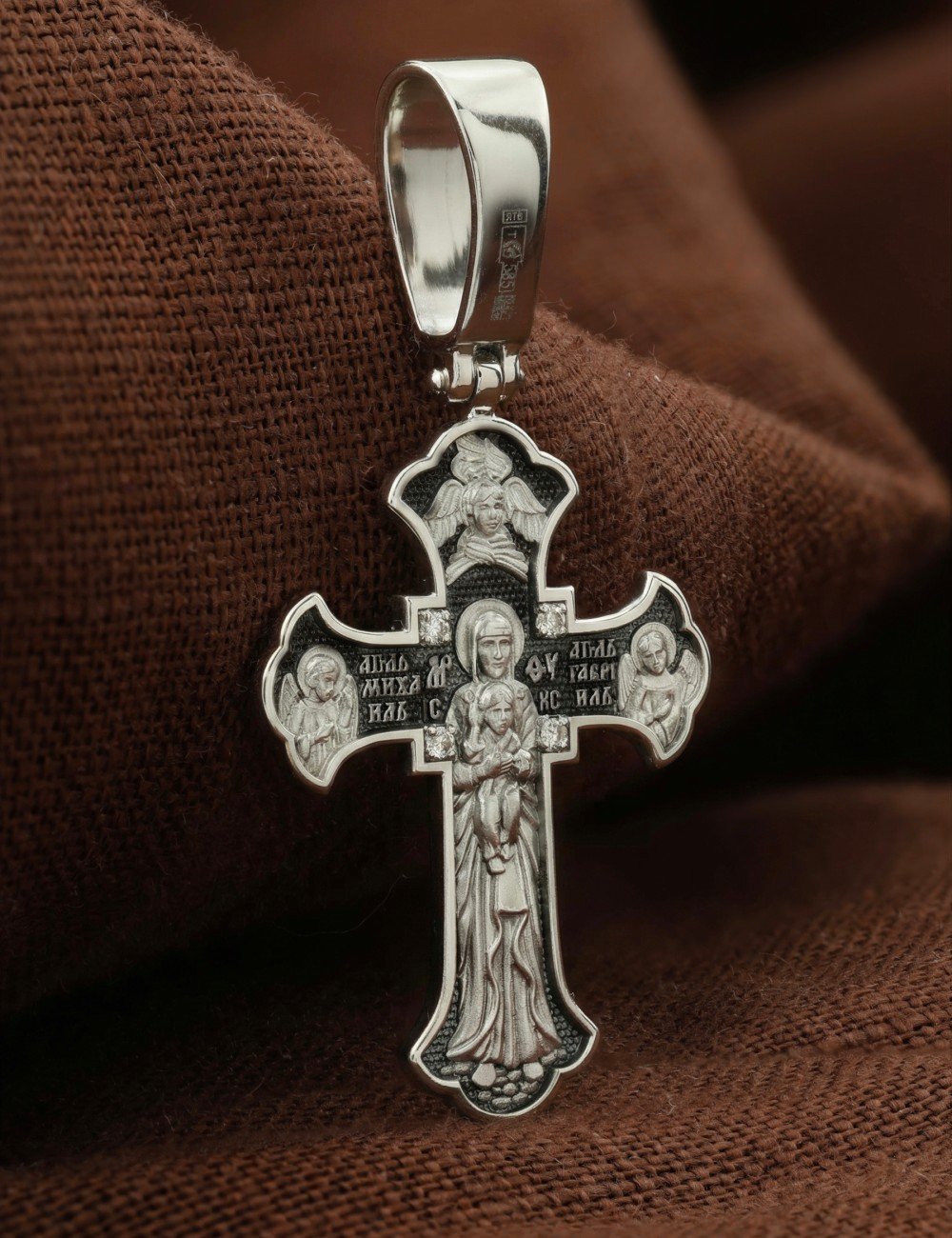 Крест из белого золота c бриллиантами