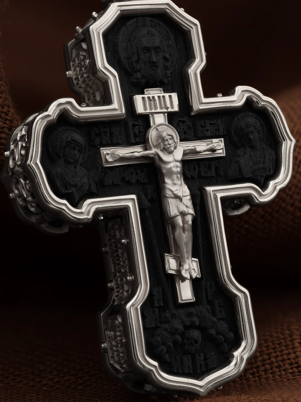 Крест из белого золота 585 пробы c эбеновым деревом