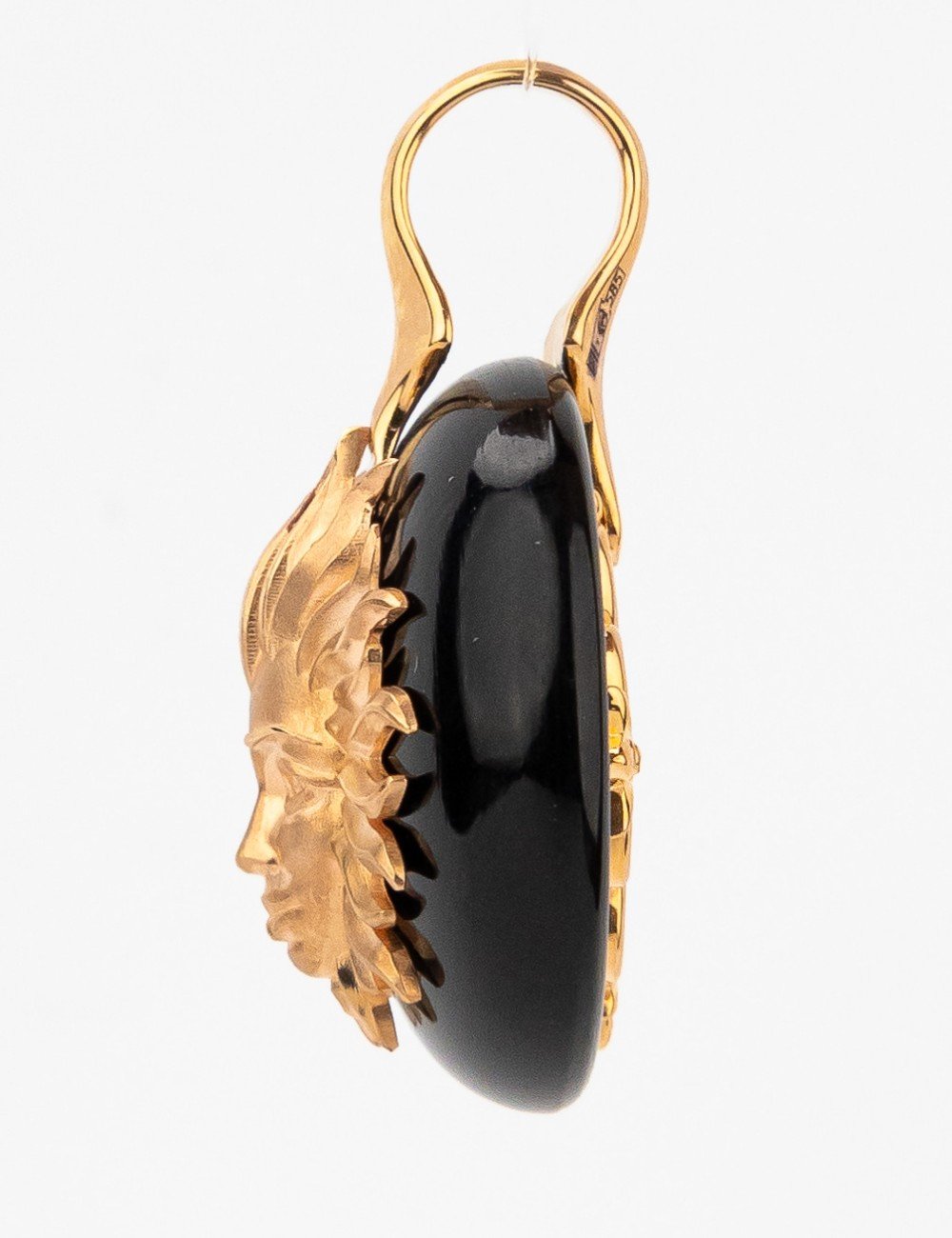 Подвеска из золота c ониксом