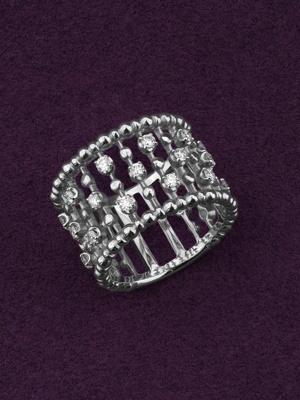 Кольцо из белого золота 585 пробы c бриллиантами