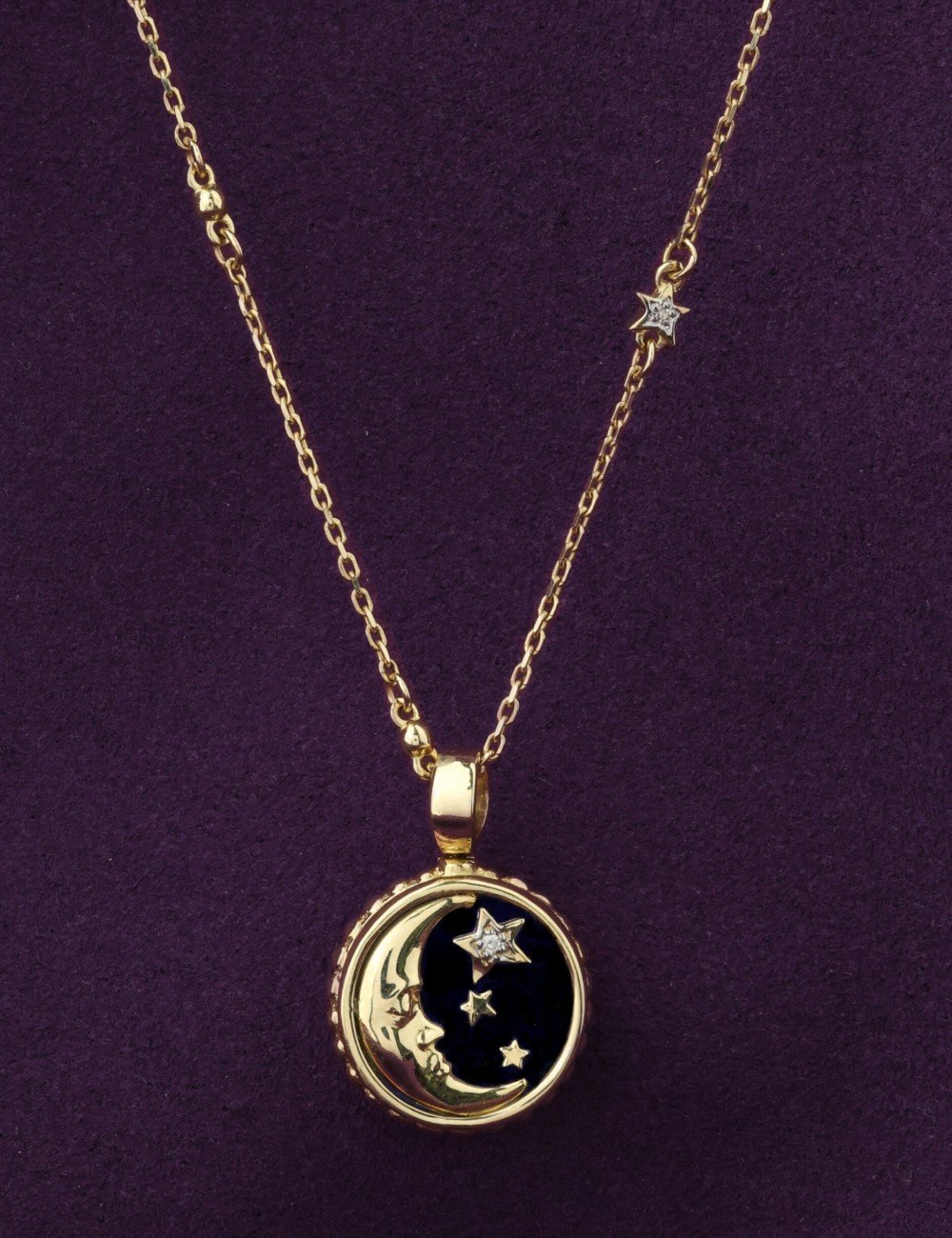 Колье из лимонного золота c бриллиантами, ониксом и перламутром