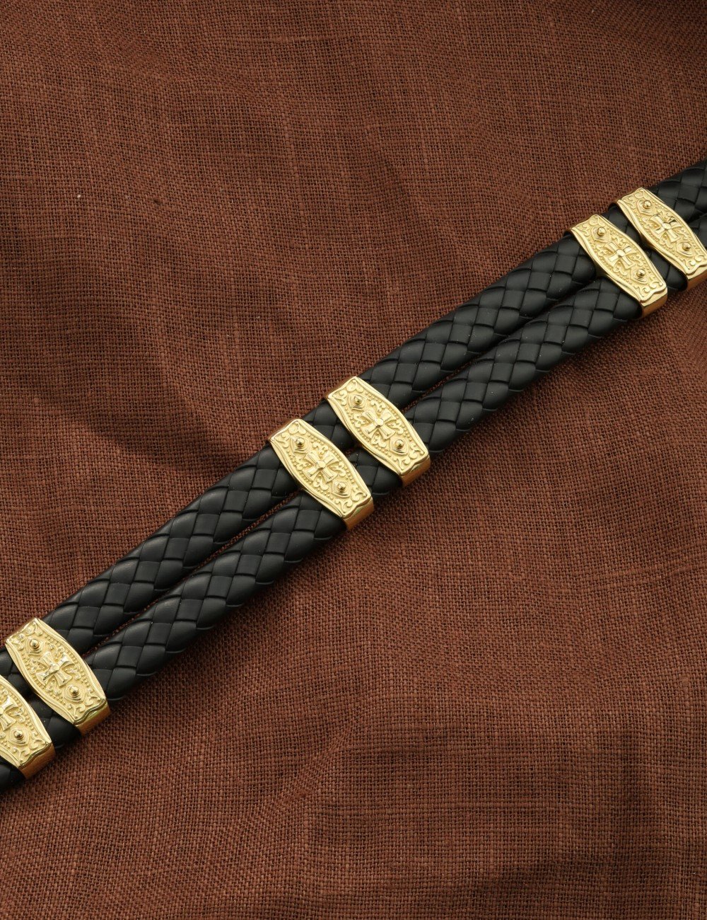 Браслет из золота c шнурком