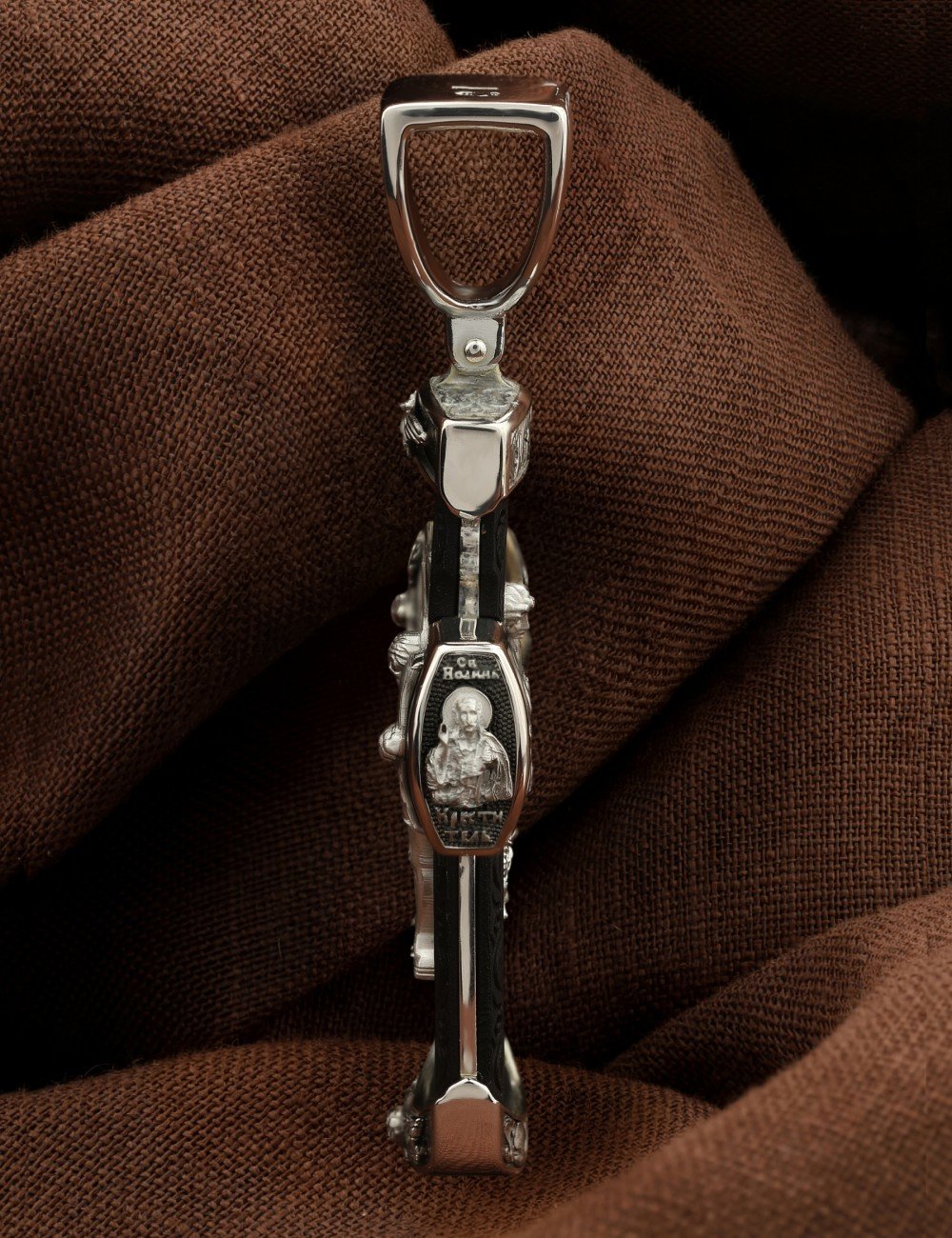 Крест из белого золота c эбеновым деревом