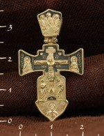 Крест из лимонного золота