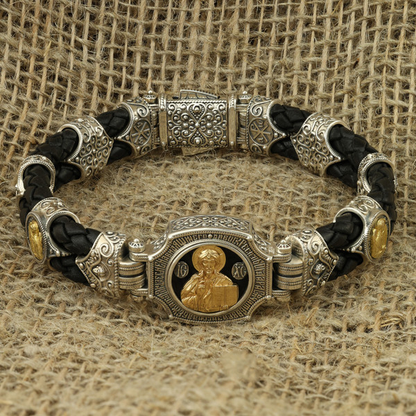 Браслет из серебра 925 пробы и золота 750 пробы c кожаным шнурком и ониксом