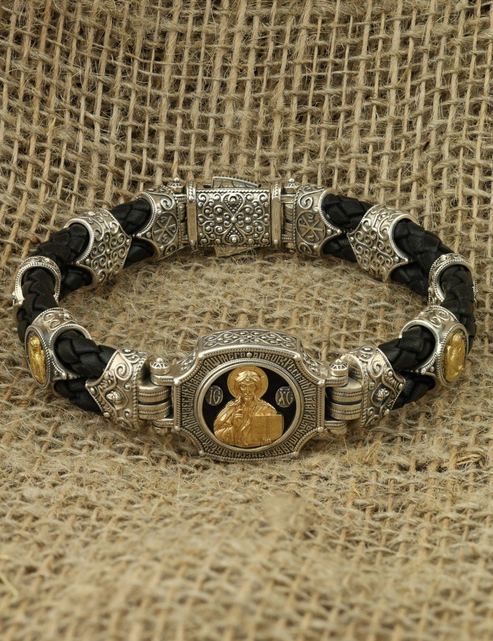 Браслет из серебра и золота c кожаным шнурком и ониксом