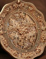 Образок из золота c эмалью, жемчугом, кораллом и перламутром