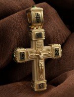 Крест из лимонного золота c эмалью, хризопразом и деревом груши