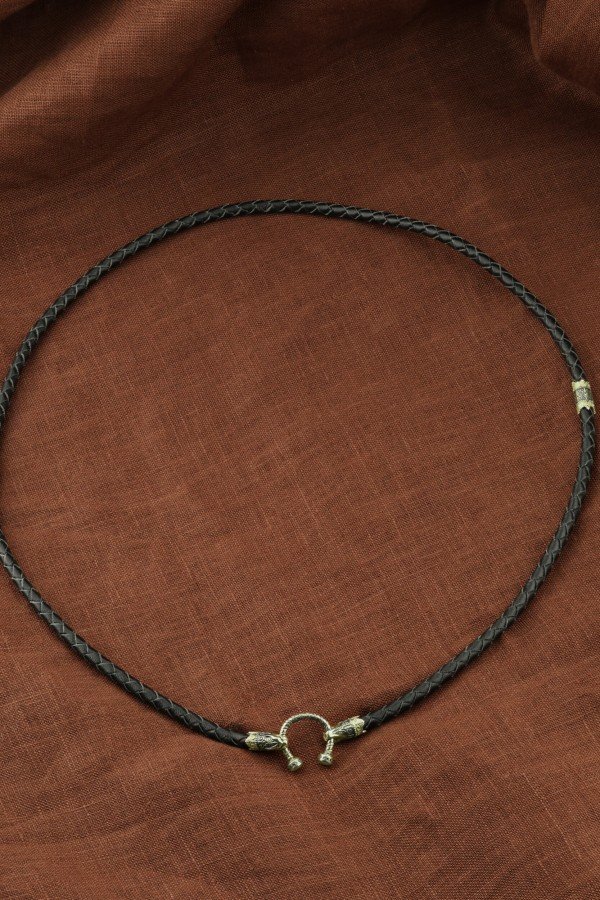 Гайтан из зелёного золота c кожаным шнурком