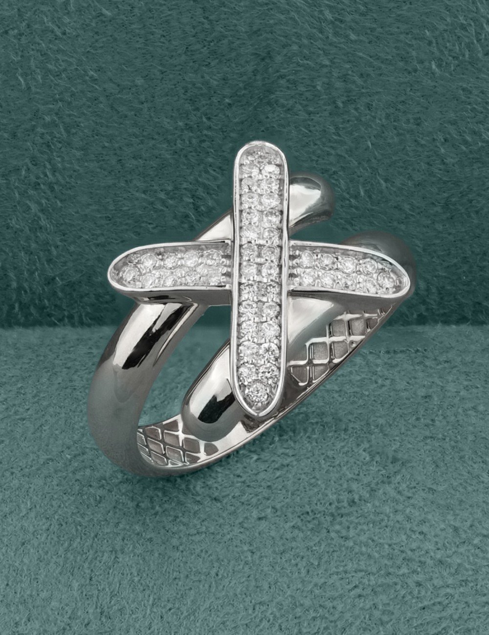 Кольцо из белого золота c бриллиантами