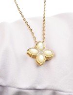 Колье из лимонного золота c бриллиантами и перламутром