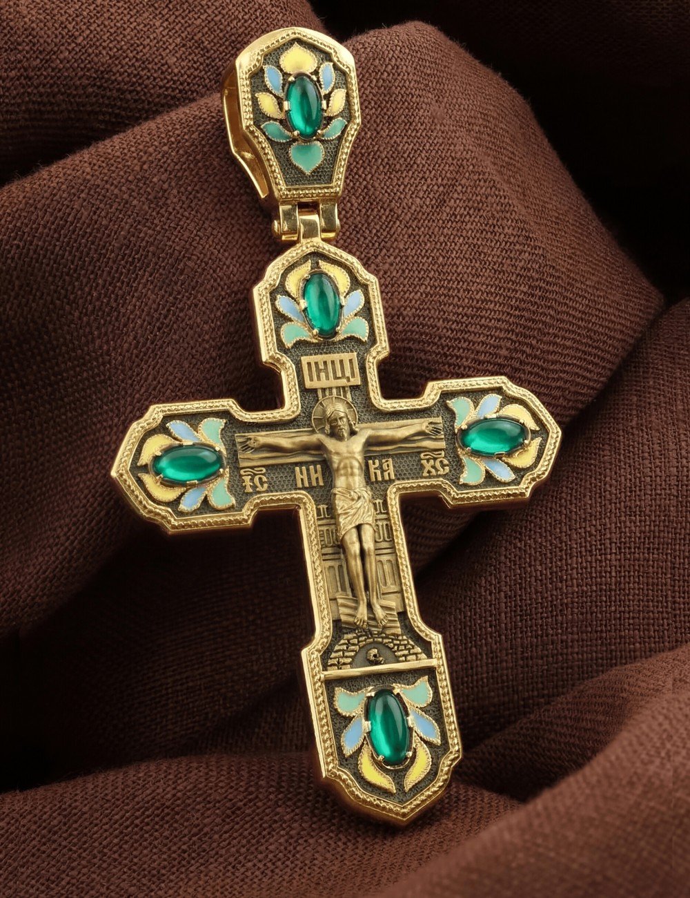 Крест из лимонного золота c эмалью и хризопразом